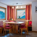 Haus Ladner 아파트 시
