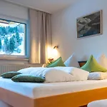Haus Ladner * 시